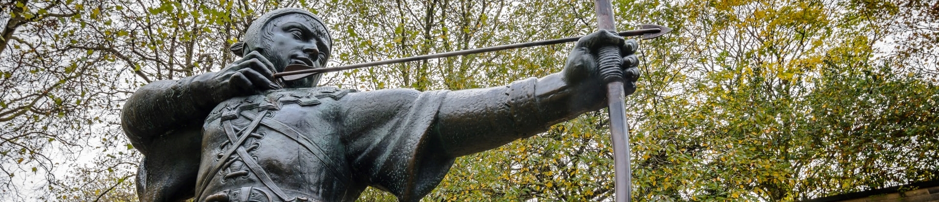 Robin hood statue in Nottingham